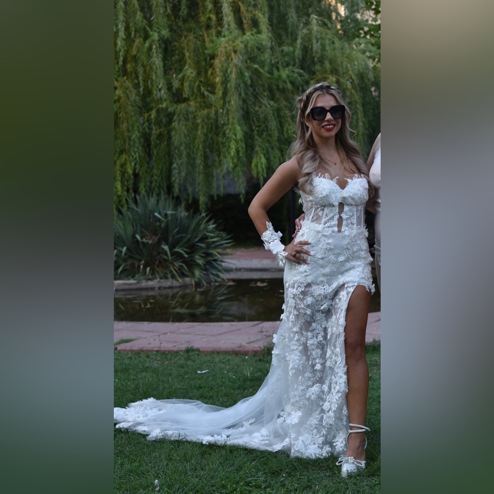 costum made wedding dress